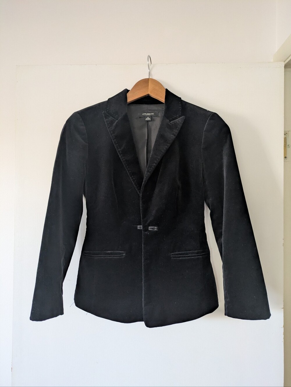 Ann Taylor Black Velvet Blazer | Size 0 | Classic Holiday & Evening Style